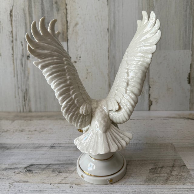 Beautiful Vintage Lenox fine Porcelain 'The Lenox Ivory Eagle' Figurine Fine Porcelain (1995). Discontinued. - Collection:...