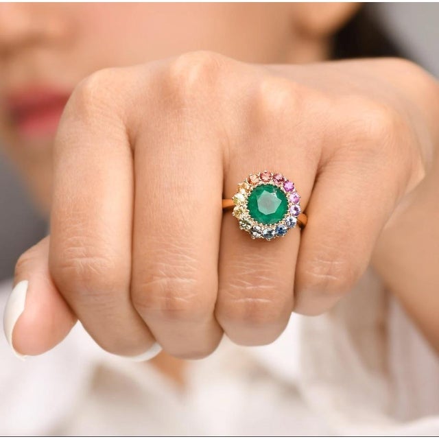 Natural 3.46 cts Zambian emerald and 1.46 cts Rainbow sapphire ring in 18k gold For Sale - Image 13 of 18