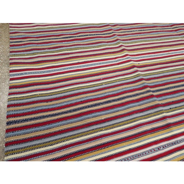 Rustic Galerie Shabab Collection Mid-20th Century Turkish Flatweave Kilim Room Size Carpet For Sale - Image 3 of 8