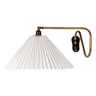 1950s Mid-Century Modern Voss Belysning, Articulating Paintated Brass, Metal Wall Light For Sale