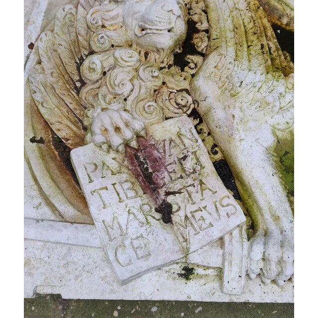 Lion of Saint Mark with Motto in Botticino Marble, Serenissima, 19th Century For Sale - Image 5 of 10