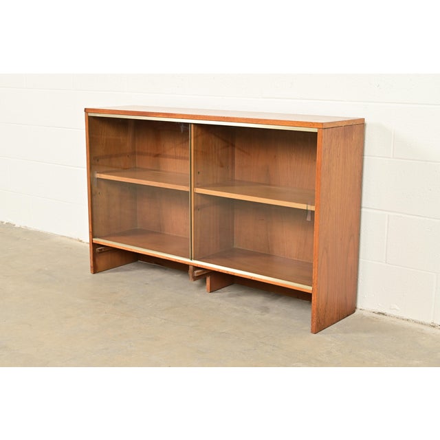 Calvin Furniture Paul McCobb for Calvin Linear Group Sliding Door Bookcase Cabinet, 1950s For Sale - Image 4 of 15