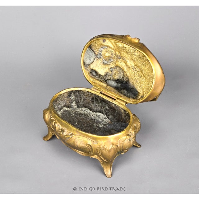 1900's Large French Art Nouveau Gilt Metal Jewelry Box For Sale - Image 9 of 10