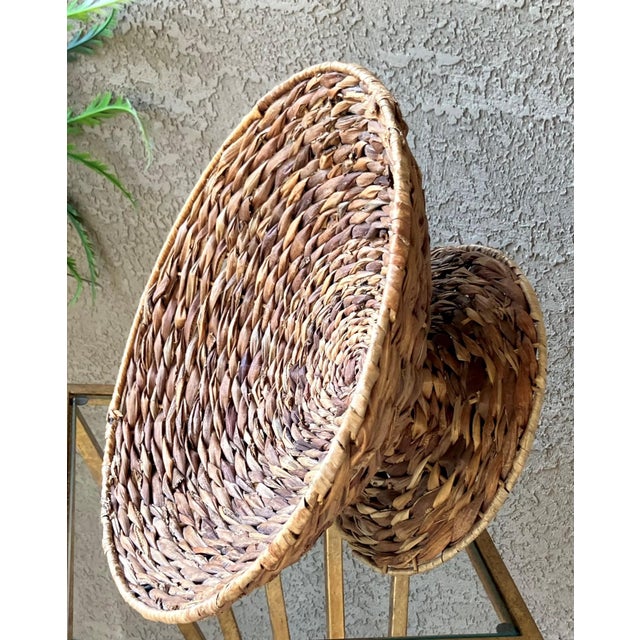 Late 20th Century Late 20th-Century Handwoven Water Hyacinth Pedestal Centerpiece Bowl For Sale - Image 5 of 18