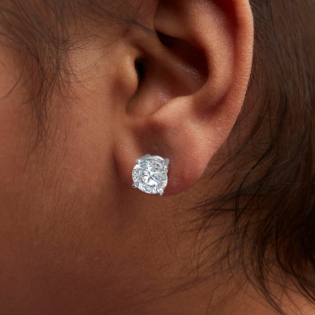 Haus of Brilliance IGI Certified 14K White Gold 5.00 Cttw Round Brilliant-Cut Lab Grown Diamond Classic 4-Prong Stud Earrings with Screw Backs (F-G Color, SI1 Clarity) For Sale - Image 4 of 5