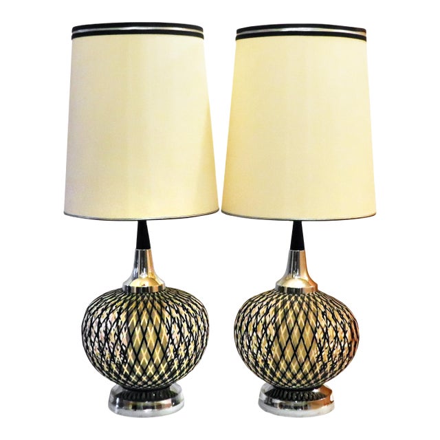 Pair of Mid Century Modern Spun Lucite Spaghetti Table Lamps For Sale