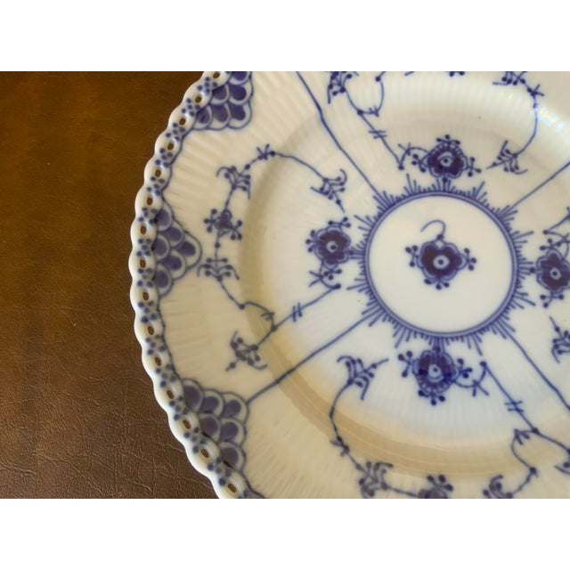 Royal Copenhagan 1960s Royal Copenhagen Blue Fluted Full Lace Salad/Lunch Plate 1086 For Sale - Image 4 of 8