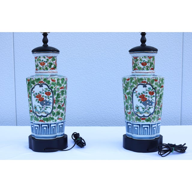 1950s Chinese Floral Porcelain Table Lamps 19th-Century Famille Verte Style, a Pair For Sale - Image 14 of 18