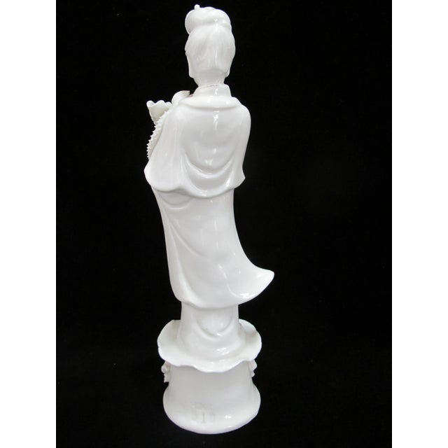 Blanc De Chine White Porcelain Chinese Kwan Yin Goddess Hkc 10 3/4" Figurine For Sale In Portland, OR - Image 6 of 9