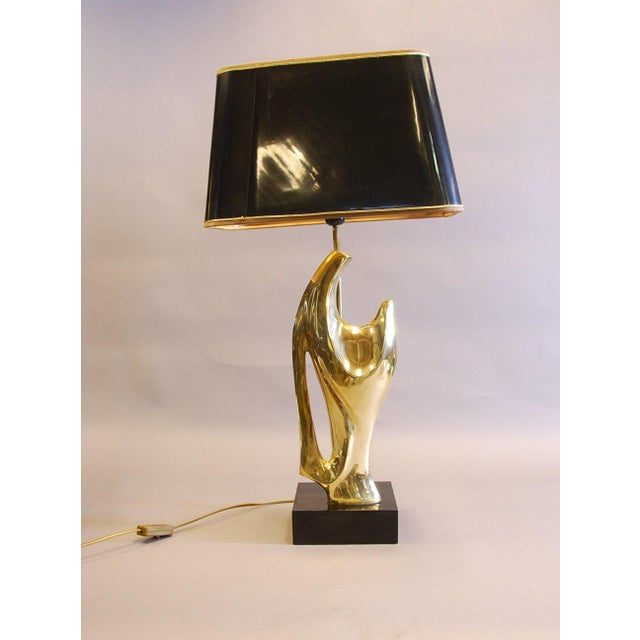 1970s Sculptural Brass Hand Table Lamp with Black Shade, 1970s For Sale - Image 5 of 5