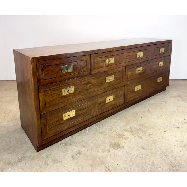 Henredon Scene One Campaign Style 7-Drawer Long Dresser in Oak & Brass For Sale - Image 11 of 12