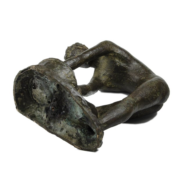Early 20th Century Patinated Bronze Sculpture of a Man Washing Himself Over a Bucket by Carlos De La Cárcova, Argentina For Sale - Image 9 of 11