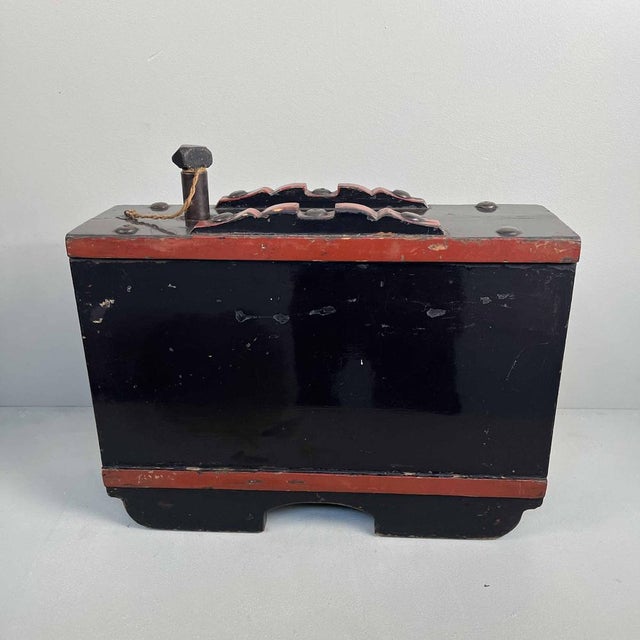 A Sashidaru or 'finger barrel' is a lacquered rectangular wooden sake vessel. This is the oldest version of a sake cask...