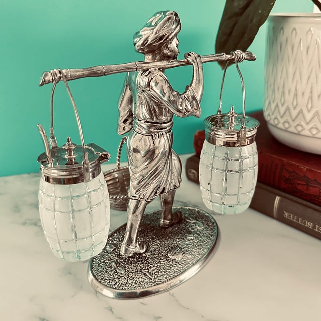 2000 - 2009 Mid-Century Modern Bombay Co. Silver Plated Nubian Man Salt & Pepper Shaker, Condiment Basket 2001 For Sale - Image 5 of 18