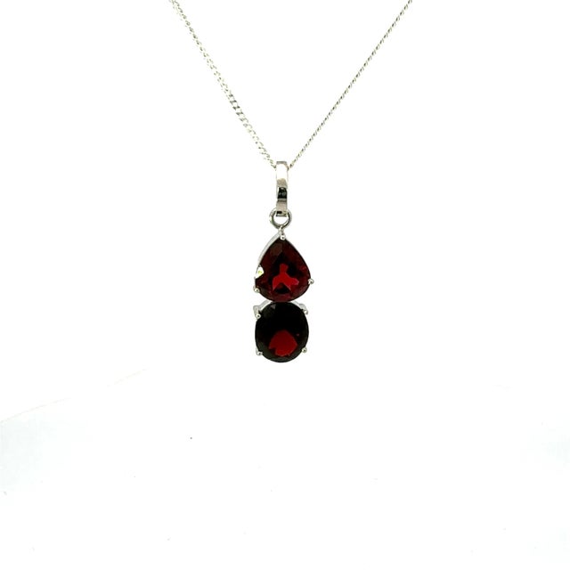 Classic 9.4 Carat Red Garnet Pendant for Women Set in 925 Silver For Sale - Image 12 of 18