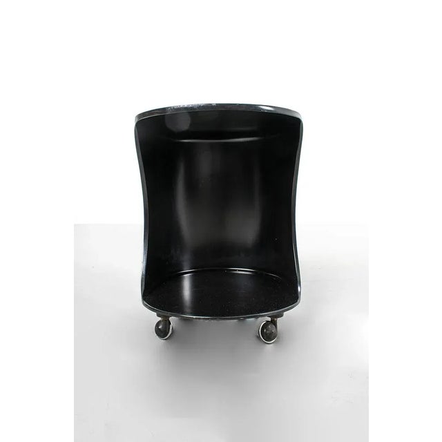 Nice black plastic side table on wheels. Has some traces of use and scratches on the top (see images 7 & 8) and damage on...