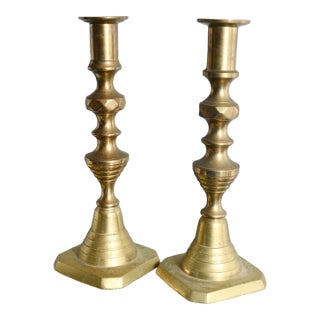 Pair of Vintage English Brass Traditional English Country Beehive Candlesticks For Sale