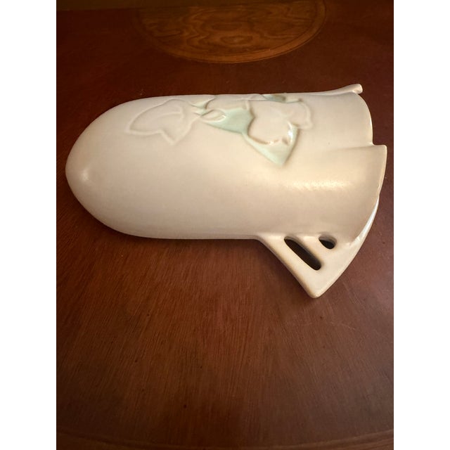Roseville Pottery Roseville Silhouette White W/Turquoise 1950 Pottery Wall Pocket 766-8 For Sale - Image 4 of 9