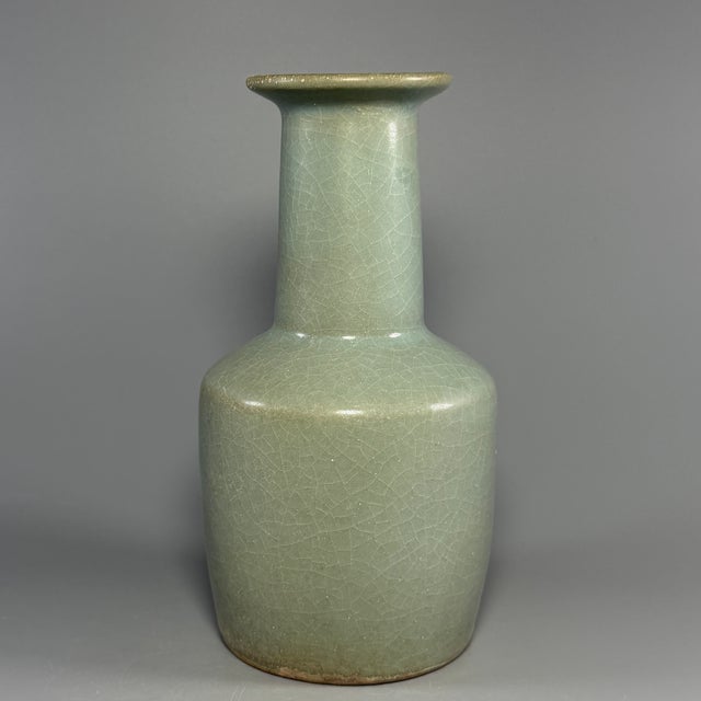 Antique Chinese Celadon Crackle‑Glaze Mallet‑Form Vase, Collectible Antique For Sale - Image 4 of 7