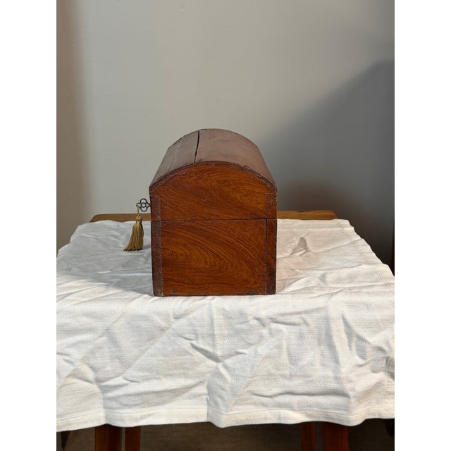 Early 19th C. American Primitive Grain-Painted Dome-Top Box For Sale - Image 4 of 14