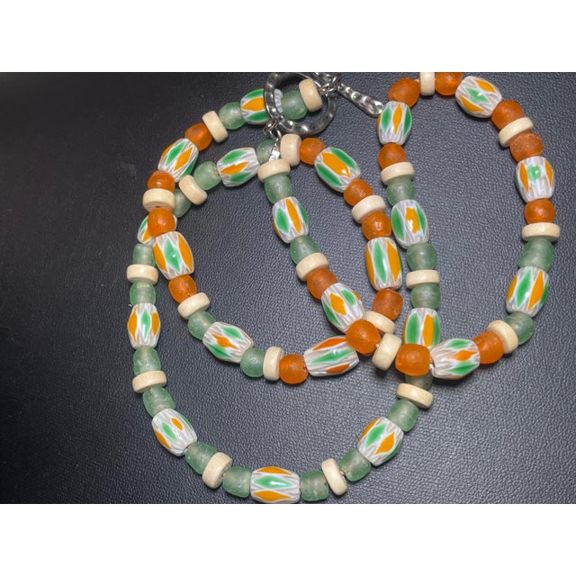 Early 20th Century Antique Venetian Chevron Trade Bead Necklace and Bracelet Jewelry Set With Frosted Glass Spacers, 2 Pieces For Sale - Image 5 of 8