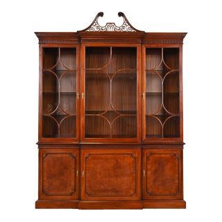 Mario Buatta for John Widdicomb Georgian Carved Mahogany Lighted Breakfront Bookcase Cabinet For Sale
