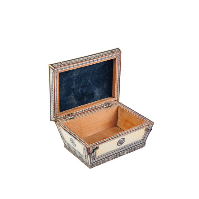 Mid 19th Century Antique Anglo-Indian Sadeli Mosaic Bone Box, Sarcophagus Form, 19th C. For Sale - Image 5 of 6