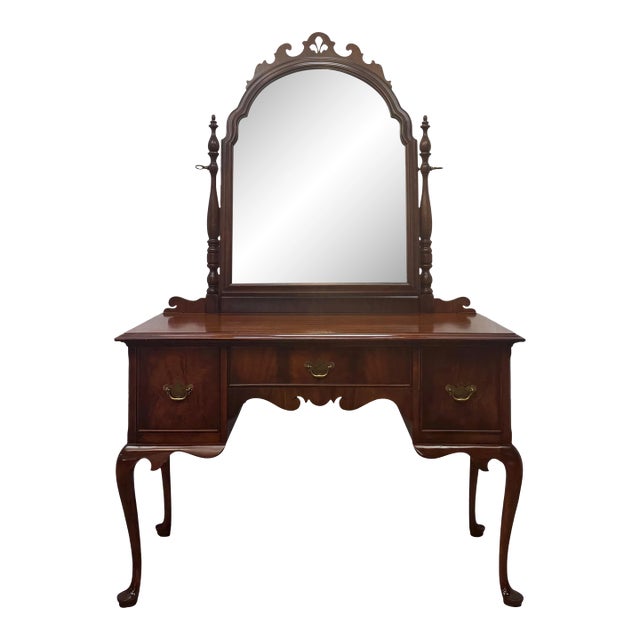 Vintage Berkey & Gay Traditional Chippendale Style Mahogany Vanity & Mirror For Sale