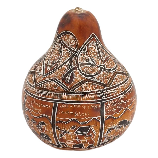 1980s Peruvian Hand-Carved Mate Burilado Folk Art Gourd Box Signed For Sale