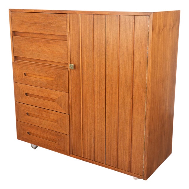 1960s American of Martinsville 6-Drawer Gentleman's Chest For Sale