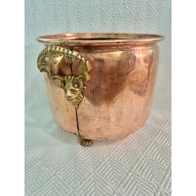 Early 20th Century Early 20th Century Hammered Copper Jardinere With Brass Rams Head Handles and Lion Paw Feet For Sale - Image 5 of 10
