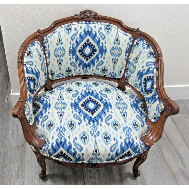 French Antique French Louis XV Carved Walnut French Bergère Armchair Ikat 18th Century For Sale - Image 3 of 18