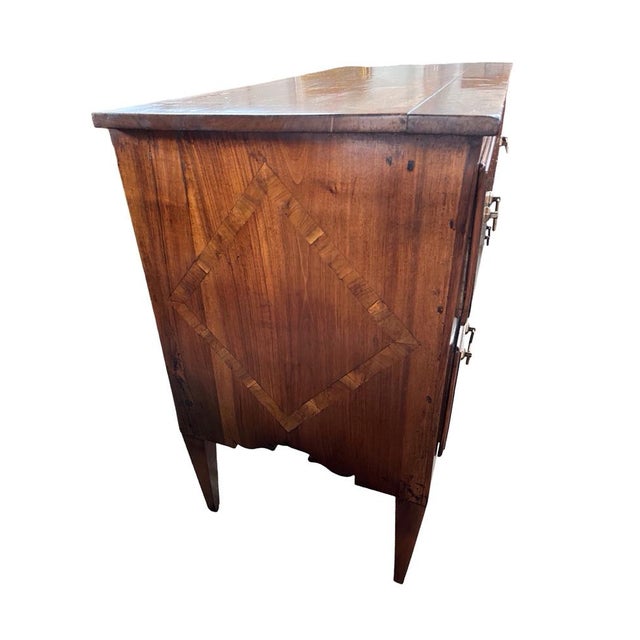 Italian Neoclassical Walnut Commode with Inlay, 1800 For Sale - Image 4 of 10