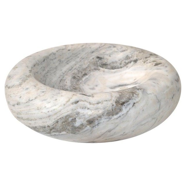 20th century Mid-Century Modern handmade veined white Carrara marble bowl, plate, centerpiece made in Italy. This Bowl is...