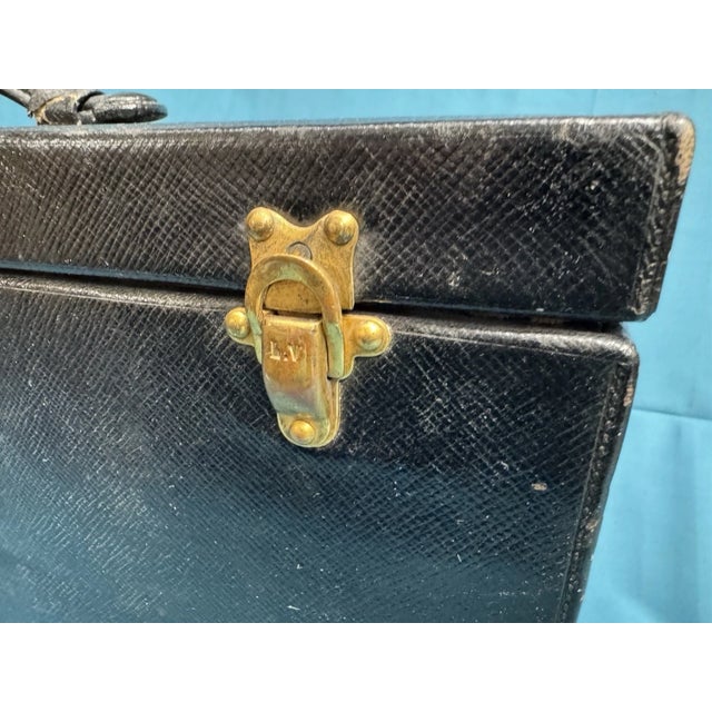 Antique Louis Vuitton 1920s Deluxe Vanity Case Leather Travel Box Mirror Bottles For Sale In Dallas - Image 6 of 16