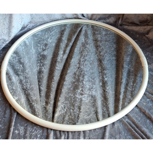 1980s Vintage Round Wall Mirror in White Lacquered Metal by Keuko, 1980s For Sale - Image 5 of 7