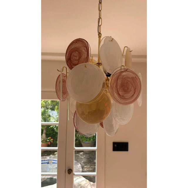 Mid-Century Modern Italian Murano Chandelier – 24 Disks in Rose, Yellow and White For Sale - Image 3 of 7