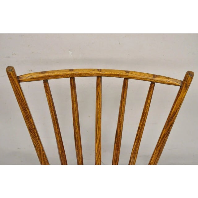 English Early 20th Century Pair Antique Hunt Country Furniture Colonial Pine Wood Hickory Style Side Chairs For Sale - Image 3 of 11