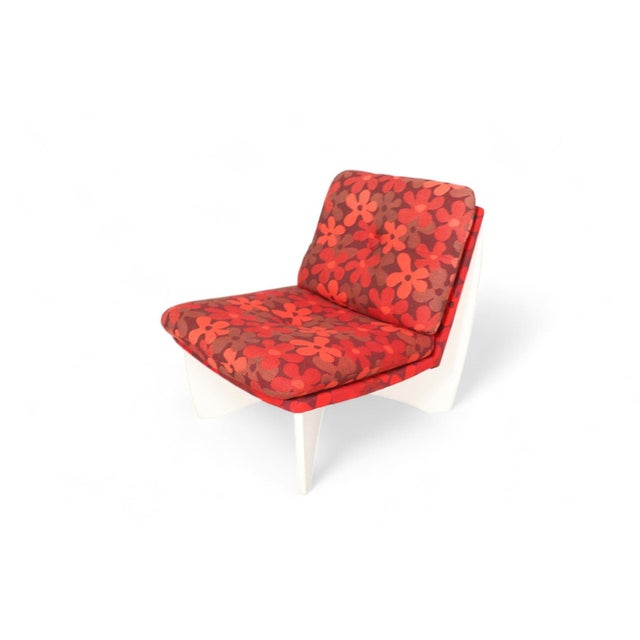 Late 20th Century Pair of Space Age Lounge Chairs in Red Floral Upholstery For Sale - Image 9 of 10