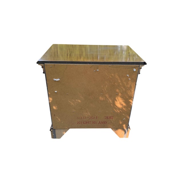 Wood Georgian Style Mahogany Banded Wood Three-Drawer Nightstand For Sale - Image 7 of 16