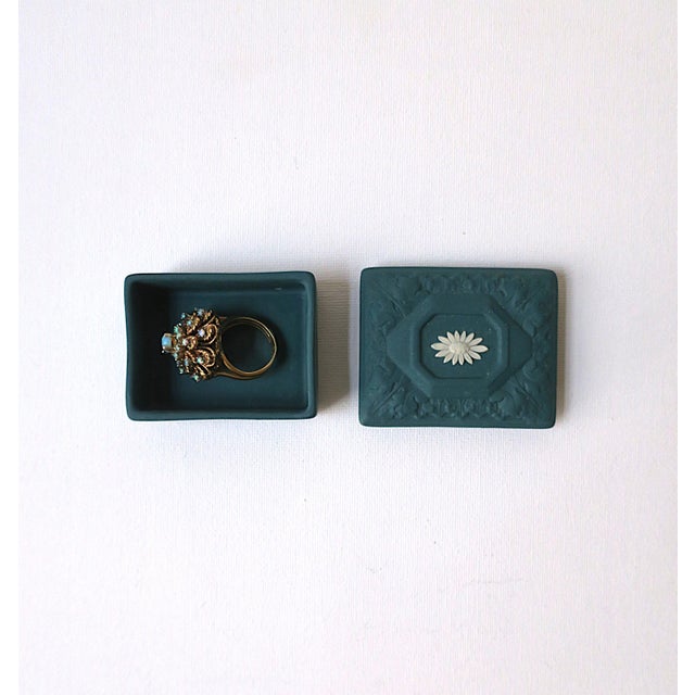 Late 20th Century Wedgwood Jasperware Jewelry Box For Sale - Image 5 of 12