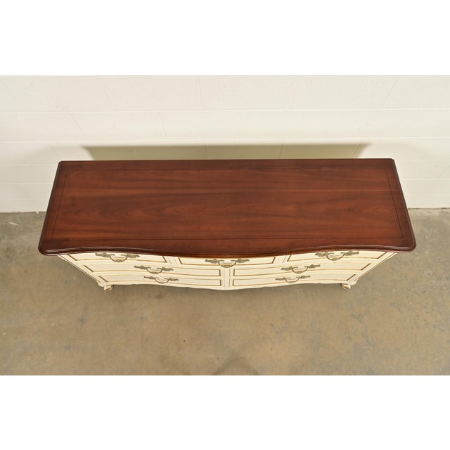 Kindel Furniture French Provincial Louis XV Cream Lacquered and Gold Gilt Dresser, 1970s For Sale - Image 14 of 18