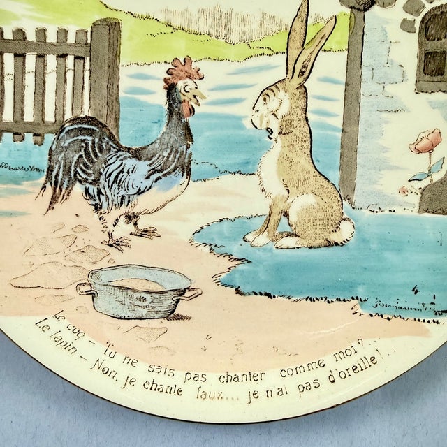 1900 - 1909 Sarreguemines Benjamin Rabier Childs Plate, Propos De Basse-Cour For Sale - Image 5 of 8