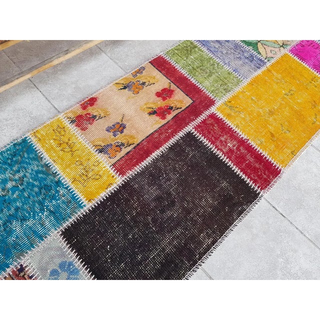 Mid 20th Century Oushak Multicolour Turkish Runner Rug For Sale - Image 9 of 10