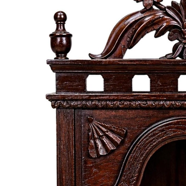 Sacred Art - Oratory of D. Maria - 19th Century. Portuguese, 19th century; carved chestnut wood. Glass front door....