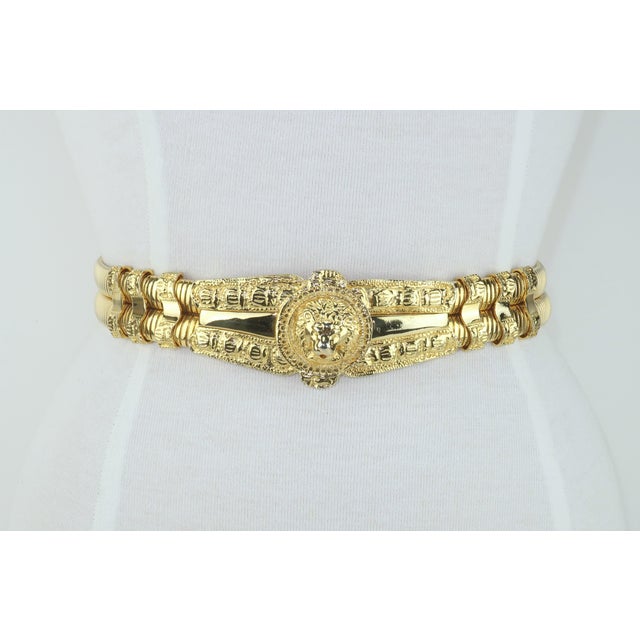 Hollywood Regency Judith Leiber Gold Lion Medallion Stretch Mesh Belt For Sale - Image 3 of 12