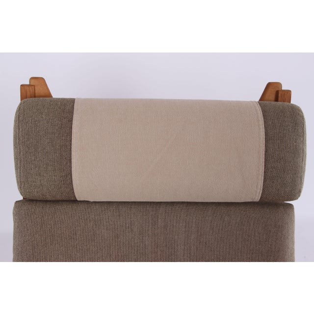 Model GE375 Lounge Chair in Oak with Fabric Cushions by Hans J. Wegner for Getama, 1970s For Sale - Image 5 of 6