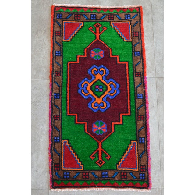 Green Hand Knotted Oushak Smal Rug. Colorful Rug, Bath Mat, Laundry Kitchen Decor 1'6" X 2'9" For Sale - Image 8 of 10