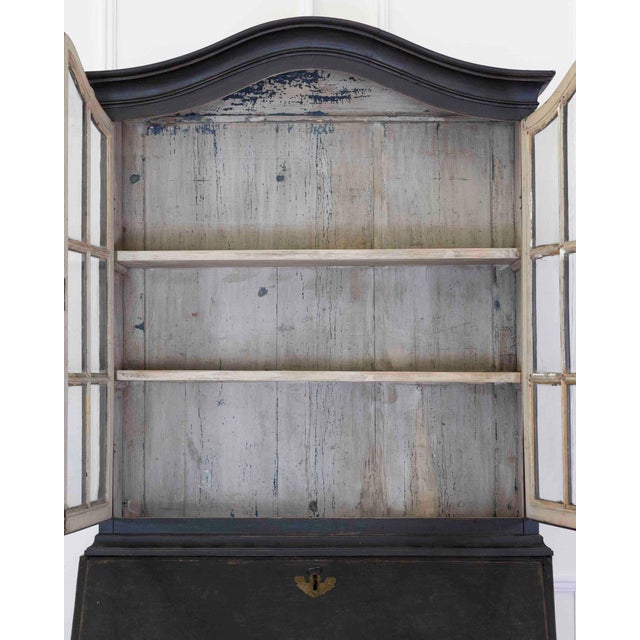 Made in Sweden in the eighteenth century, this Baroque vitrine is a glazed display cabinet. The Baroque style, with its...