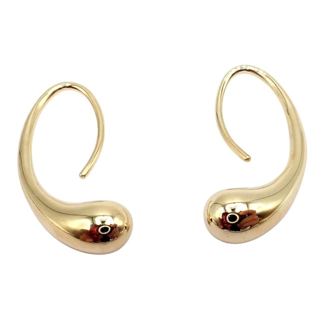 Contemporary 1980s Pair of Tiffany & Co. Elsa Peretti Yellow Gold Teardrop Hoop Earrings For Sale - Image 3 of 9